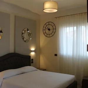 Martina Luxury Gasthuis Desenzano del Garda